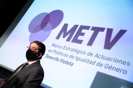 Pedro Martín, manifiesta el compromiso de la corporación insular con la igualdad de género