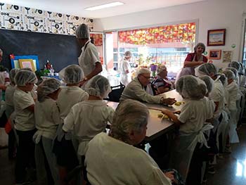 Escolares y personas mayores 