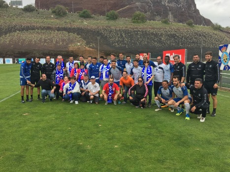 El IASS facilita que catorce personas con discapacidad asistan a un entrenamiento del Club Deportivo Tenerife