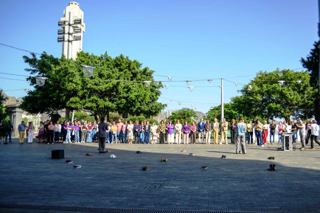 El Cabildo conmemora el 25N con la lectura de un manifiesto