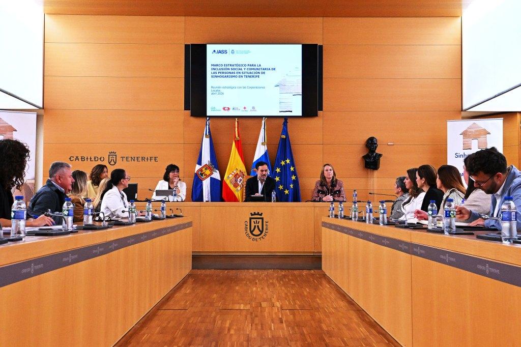 El Cabildo de Tenerife refuerza la coordinación con los ayuntamientos para mejorar la atención al sinhogarismo