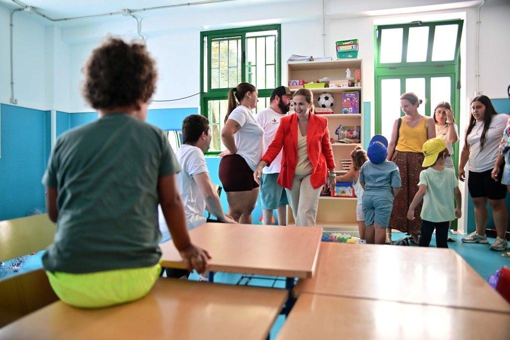 La consejera Águeda Fumero visita campamento inclusivo