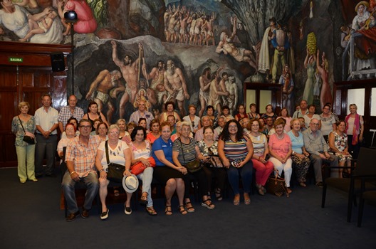 Visita de los mayores de Santiago el Teide al Cabildo