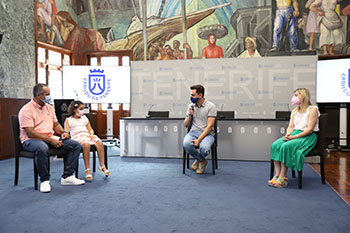 Gugliotta recibe a los representantes de la ONG La furgoneta solidaria