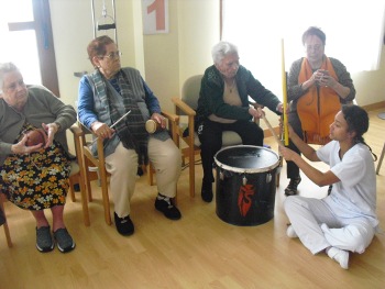  resincia  mayores  tejina organiza un taller  percusi n para  resintes