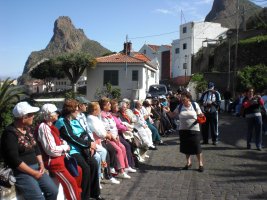  cabildo lleva  senrismo a  mayores  santa cruz